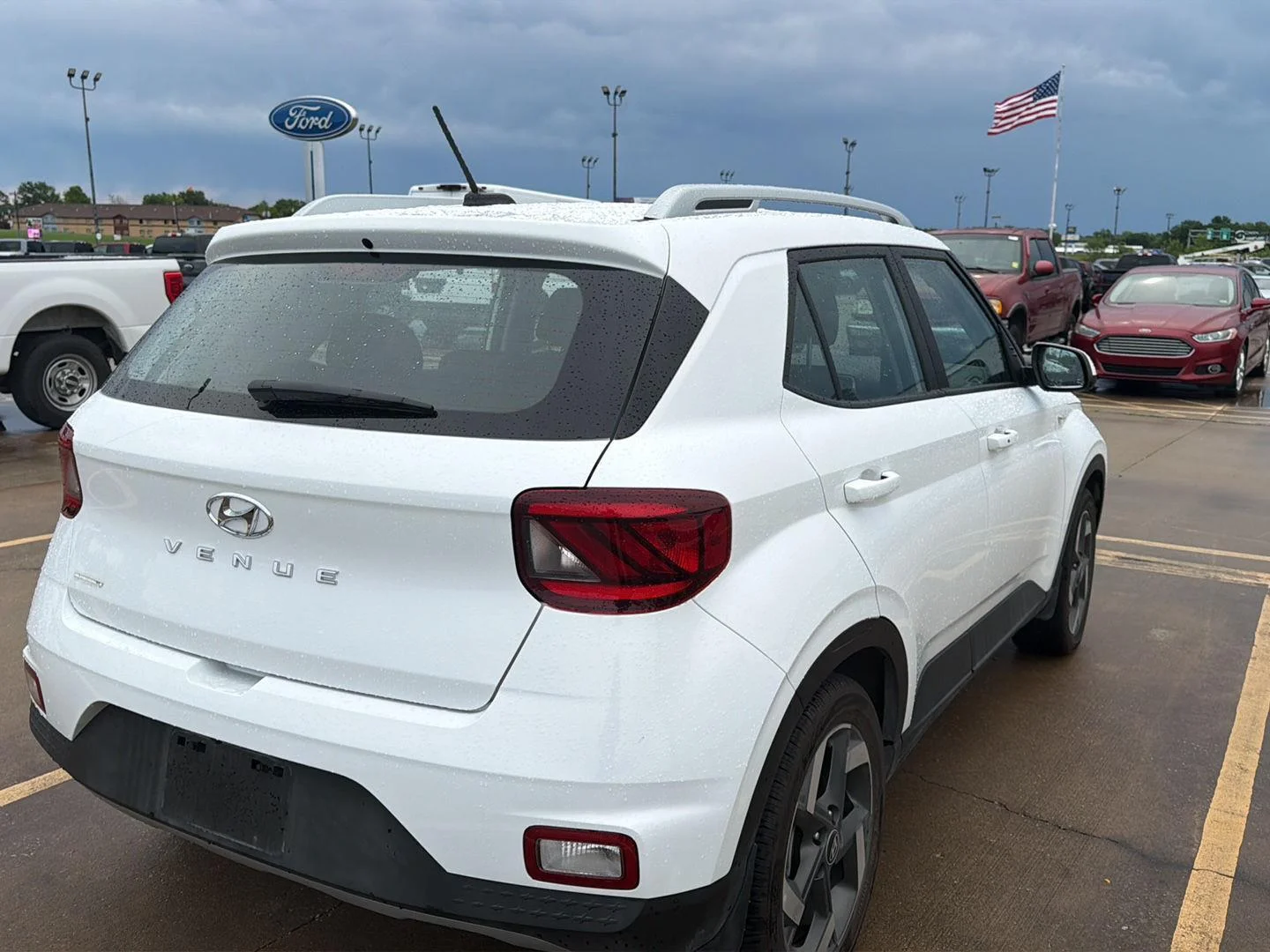 Used 2024 Lunar White Hyundai SEL image 9