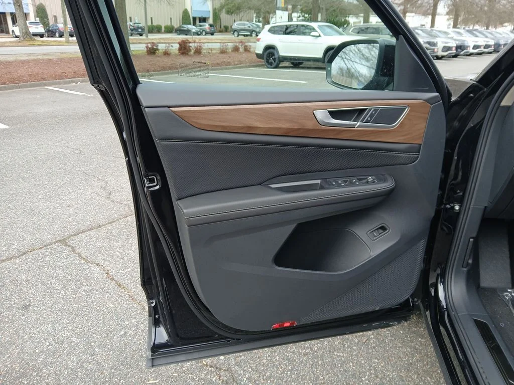 New 2026 Black Volkswagen 2.0T SE w/Technology image 10