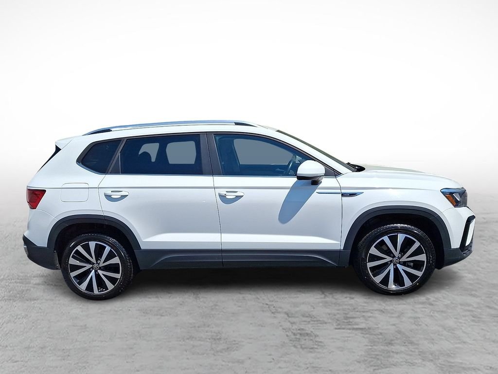 Used 2024 White Volkswagen 1.5T SE image 7