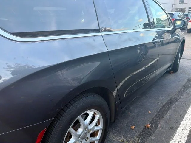 Used 2017 Crystal Metallic Chrysler Touring image 9