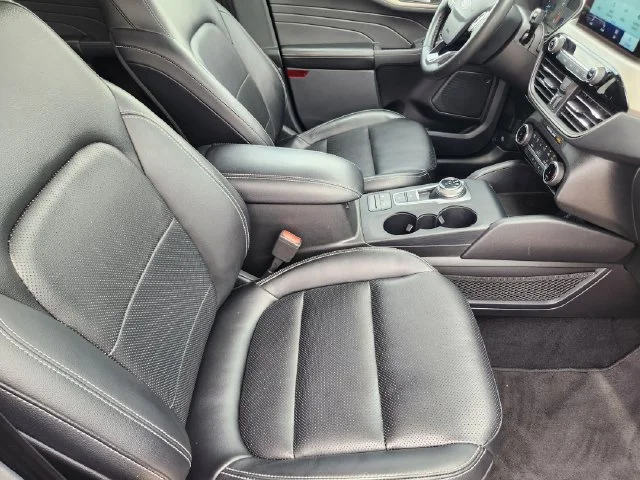 Used 2022 Oxford White Ford SEL image 14