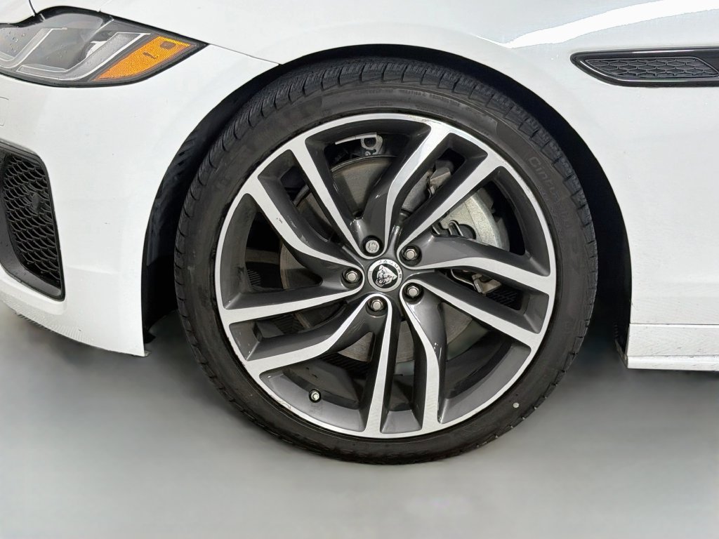 Used 2024 White Jaguar R-Dynamic SE image 33