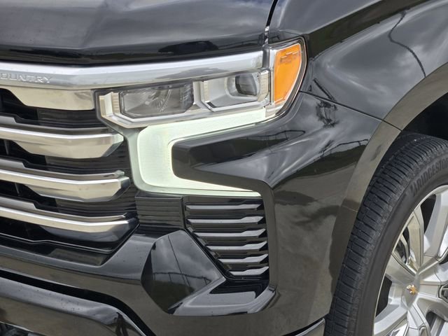 Used 2025 Black Chevrolet High Country image 9