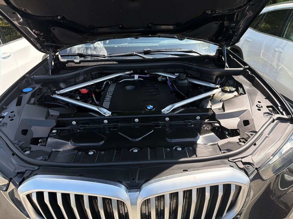 Certified Used 2025 Black Sapphire Metallic BMW xDrive40i image 21