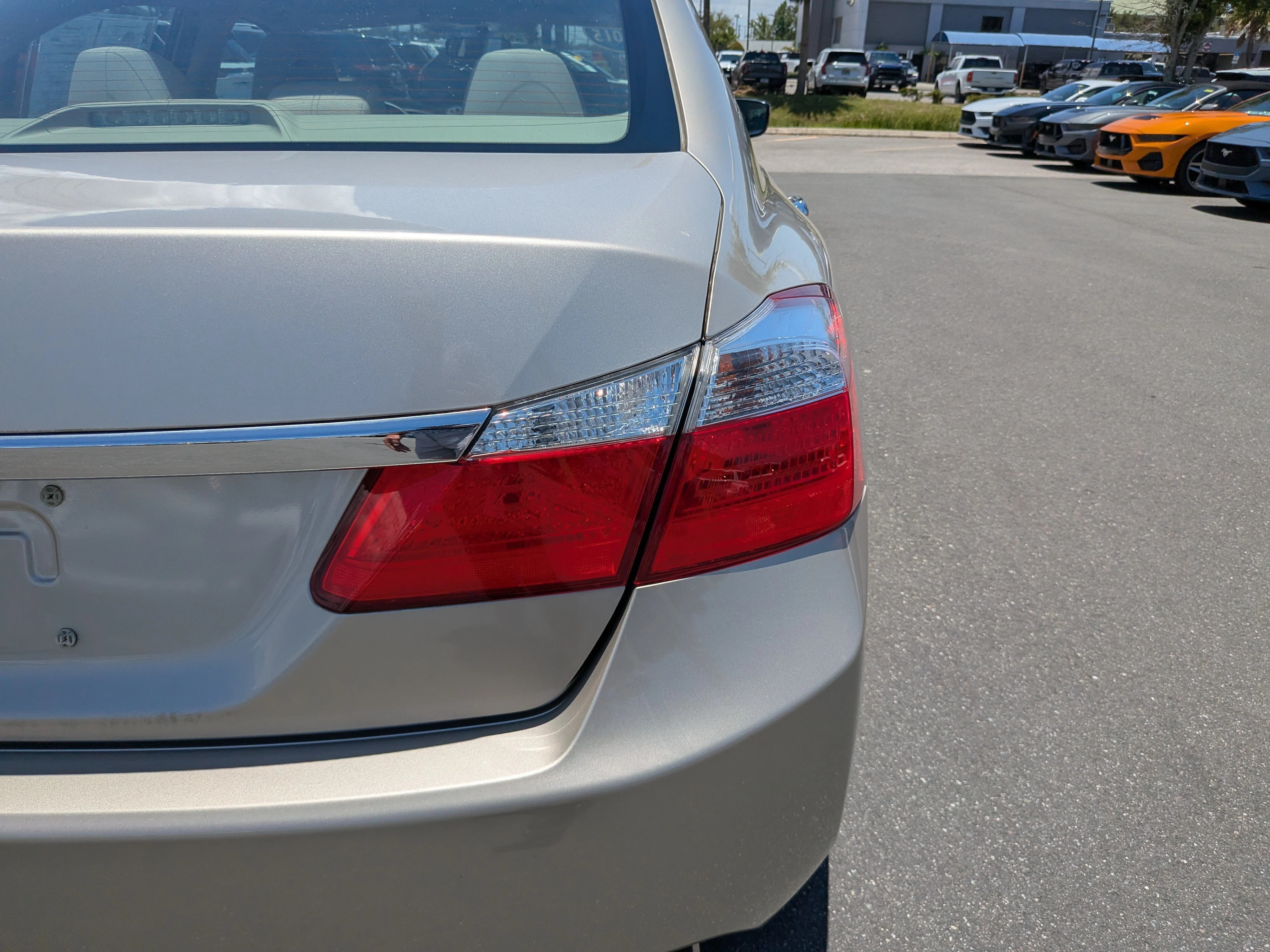 Used 2015 Champagne Frost Pearl Honda LX image 13