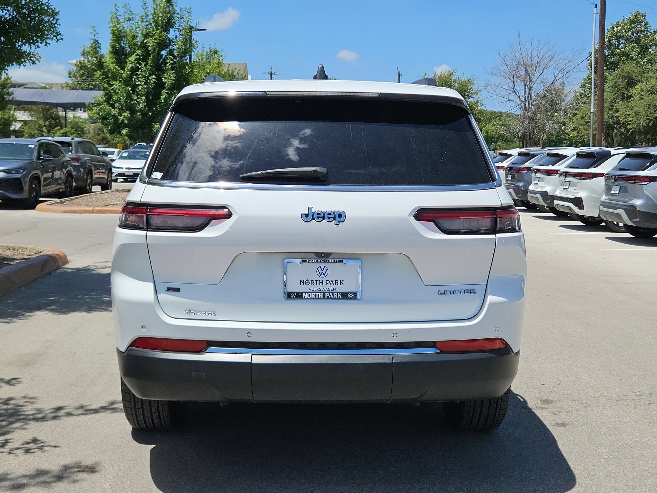 Used 2022 Bright White Clearcoat Jeep Limited image 4