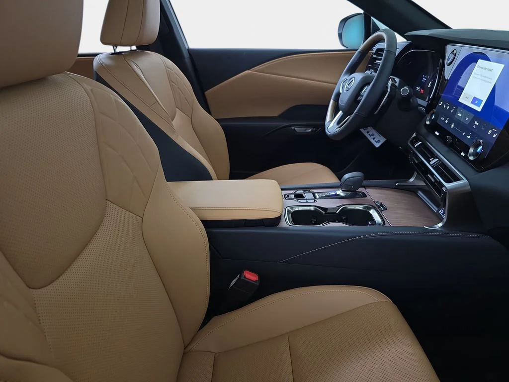 New 2026 Eminent White Pearl Lexus PREMIUM image 9
