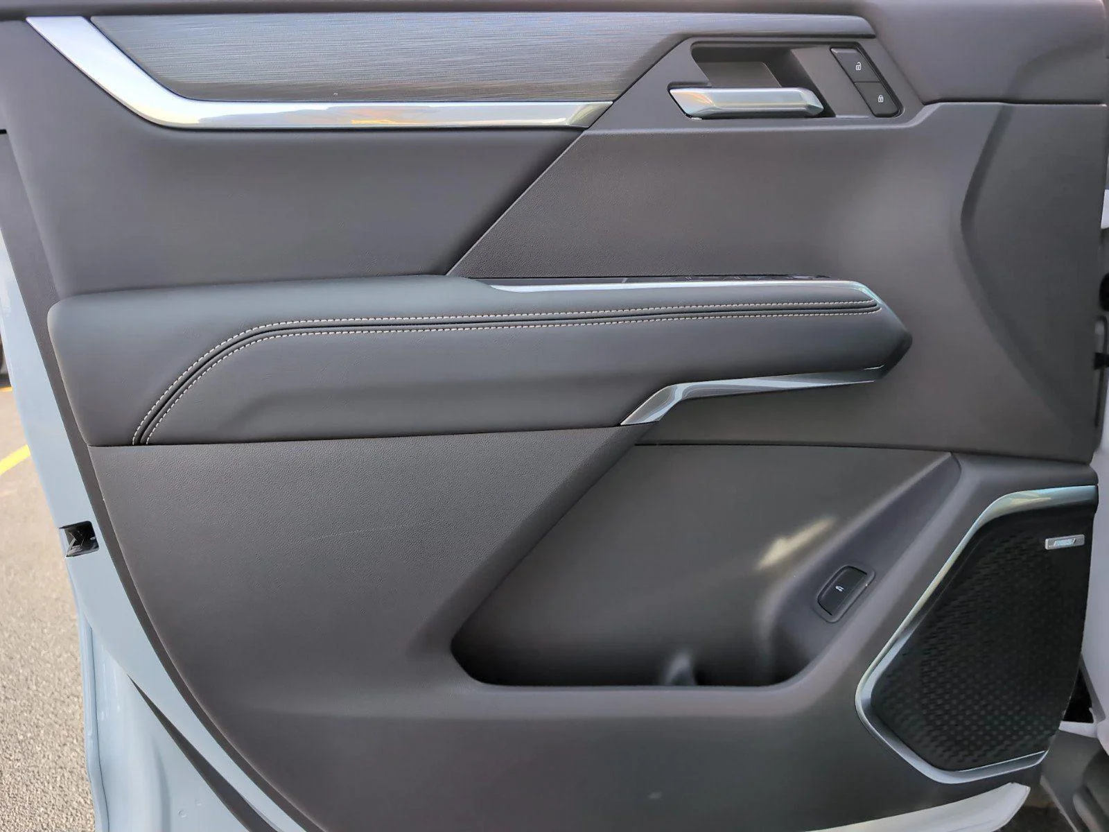 New 2026 Glacier White Tricoat GMC Elevation image 15
