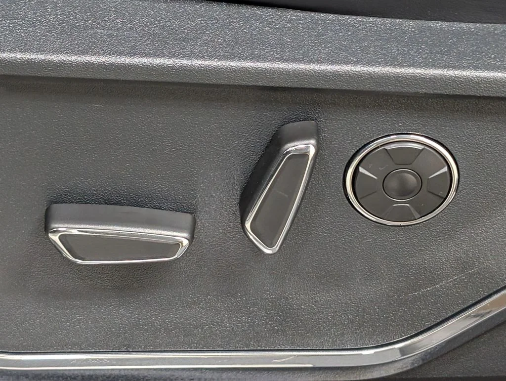 New 2026 Star White Metallic Tri-Coat Ford Platinum® image 17