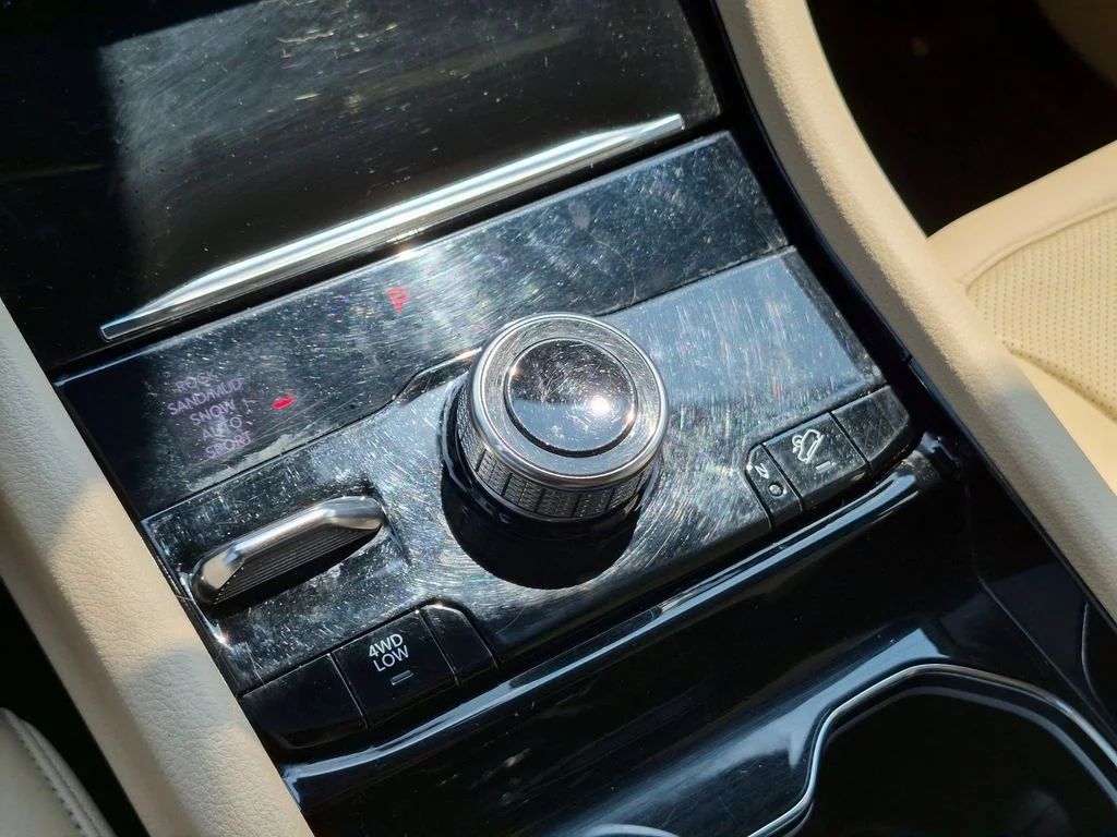 Used 2022 White Jeep 4xe image 18