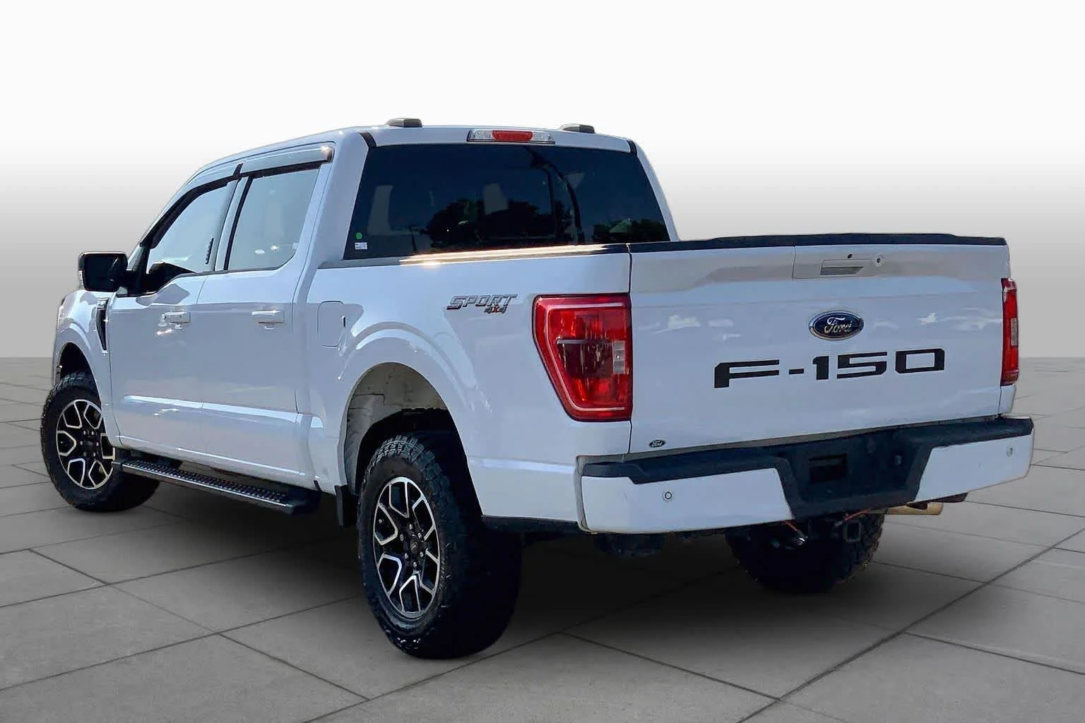 Certified Used 2022 Oxford White Clearcoat Ford XLT image 11