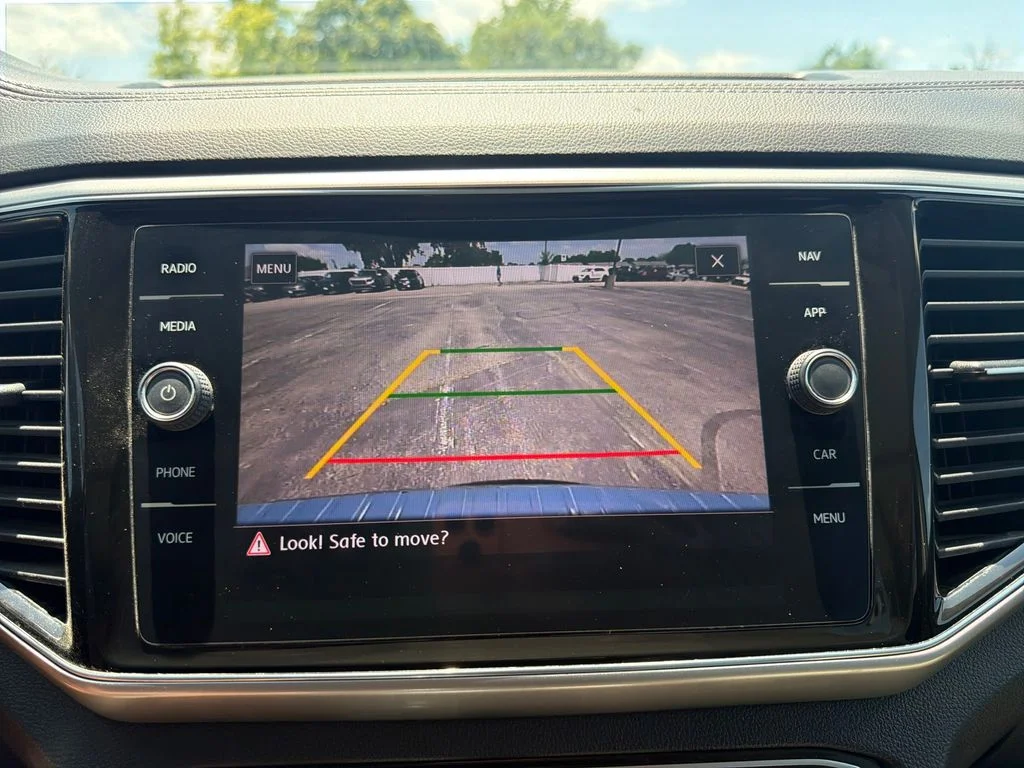 Used 2019  Volkswagen SEL Premium image 22