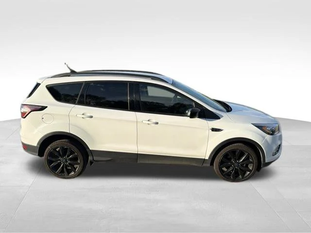 Used 2018 Ford Escape SE with VIN 1FMCU0GD7JUA22786 for sale in Broken Arrow, OK