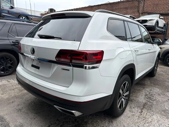 Certified Used 2023  Volkswagen 2.0T SE image 4