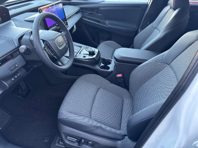 New 2027 Wind Chill Pearl <sup>1</sup> Toyota  XLE image 26