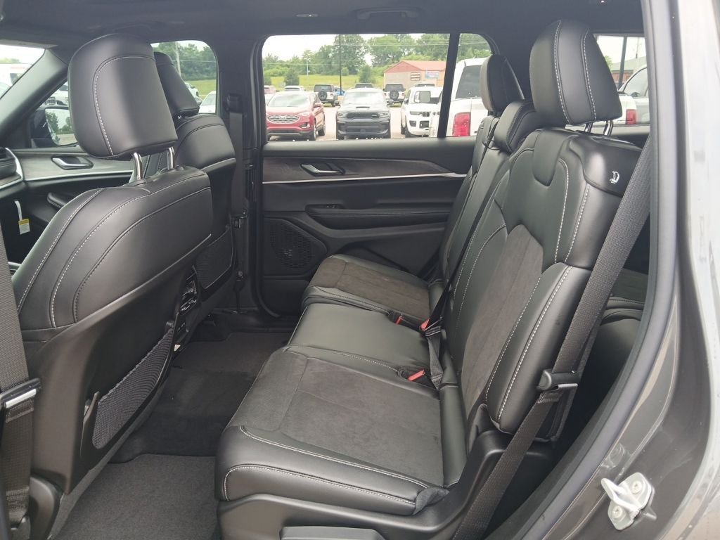 New 2026 Baltic Gray Metallic Clear-Coat Exterior Paint Jeep Laredo image 35