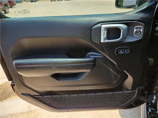 Used 2025 Black Jeep RUBI image 11