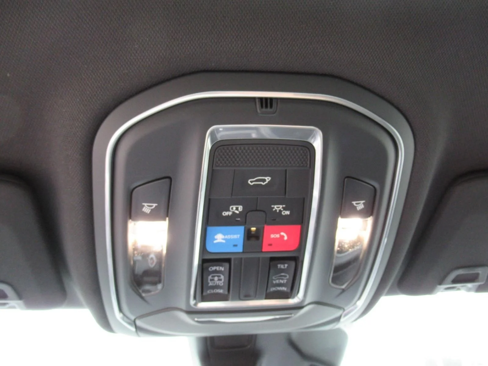 New 2026 Silver Zynith Exterior Paint Jeep Laredo X image 24