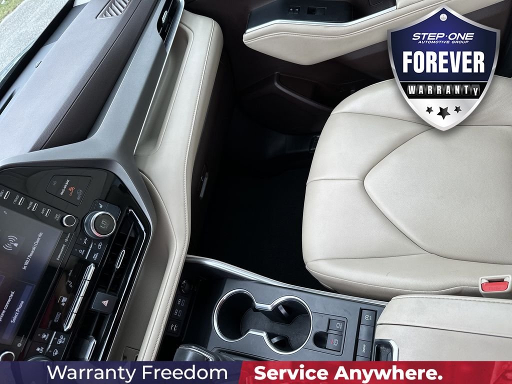 Used 2022  Toyota XLE image 25