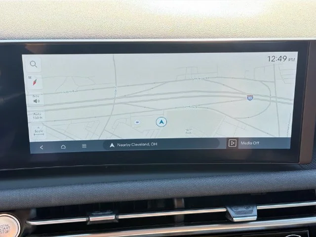 Used 2025 Gray Hyundai SEL Convenience image 29