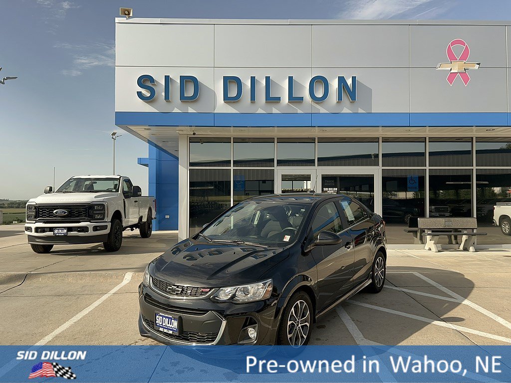 Used 2020 Mosaic Black Metallic Chevrolet LT image 1
