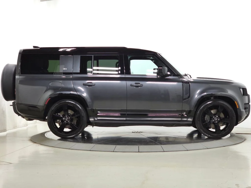 Certified Used 2024 Gray Land Rover X-Dynamic SE image 9