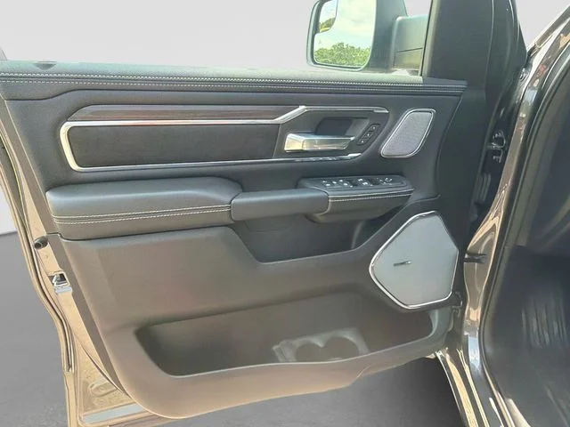 New 2026 Granite Crystal Metallic Clear-Coat Exterior Paint RAM Laramie image 17