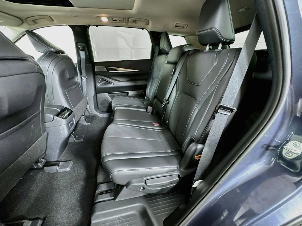 Certified Used 2026 Blue INFINITI LUXE image 33