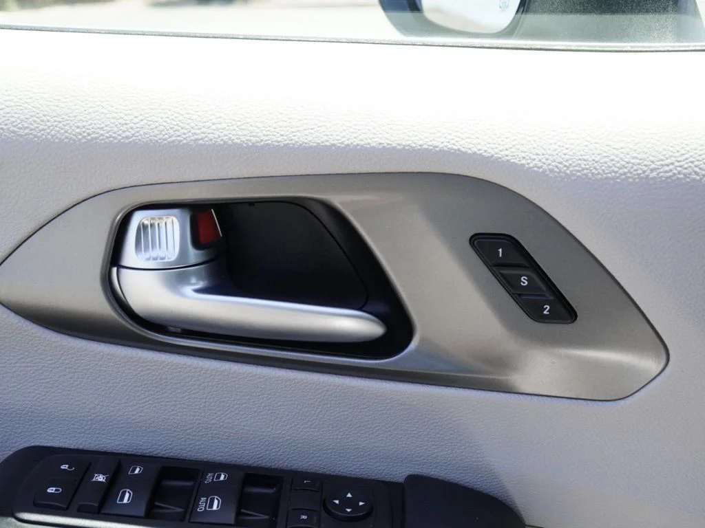 2023 Chrysler Pacifica Touring L - Photo 10
