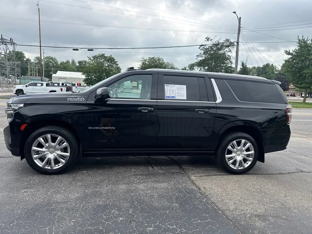 Used 2023 Black Chevrolet High Country image 7