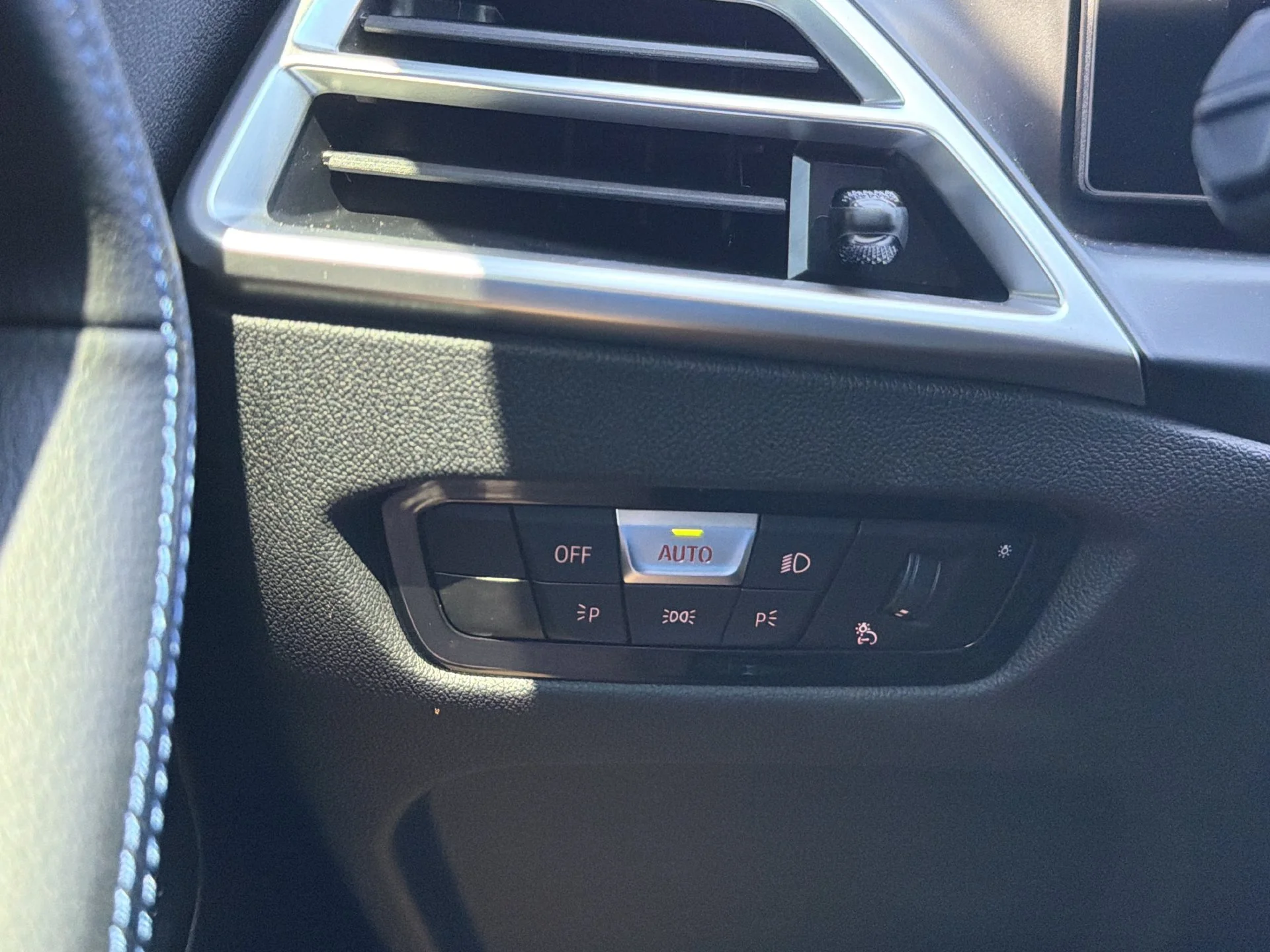 New 2027 Black Sapphire Metallic BMW Base image 26