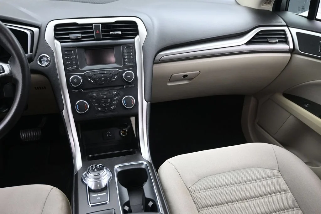 Used 2018 White Ford SE image 15