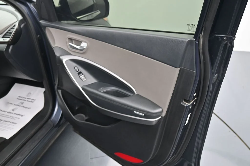 Used 2019 Blue Hyundai SE image 13