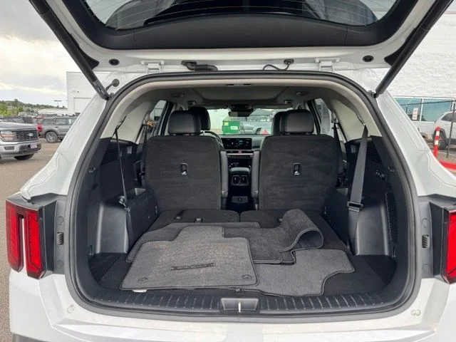 Used 2025 White Kia X-Line EX image 19