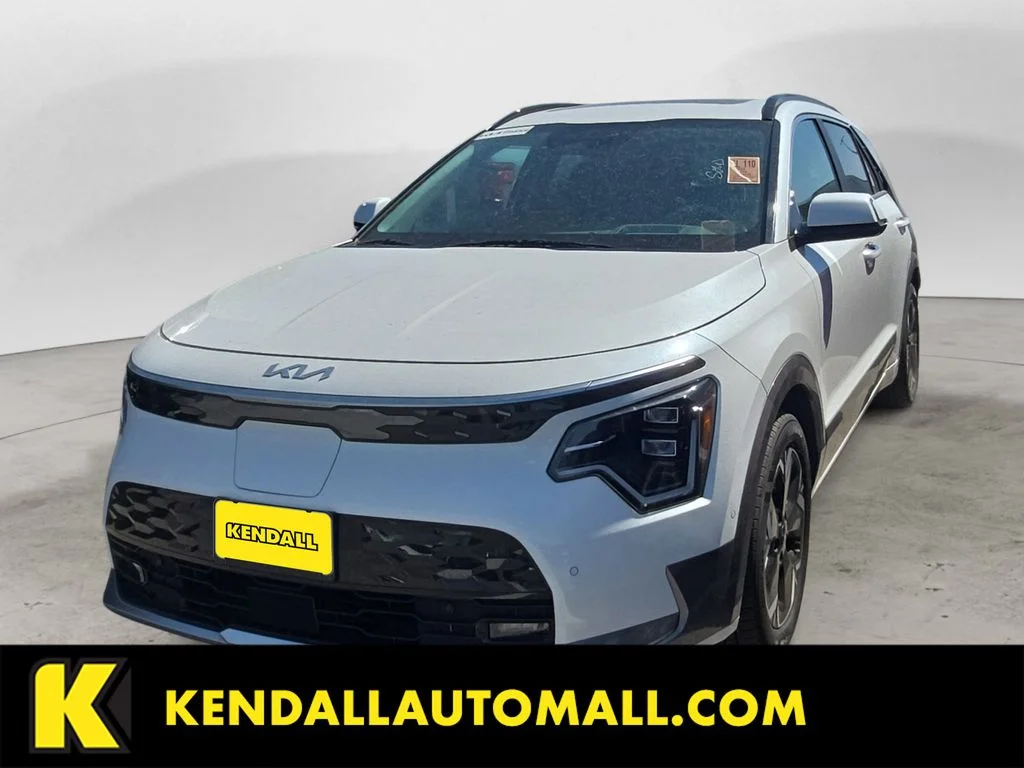 Used 2024 White Kia Wave image 1