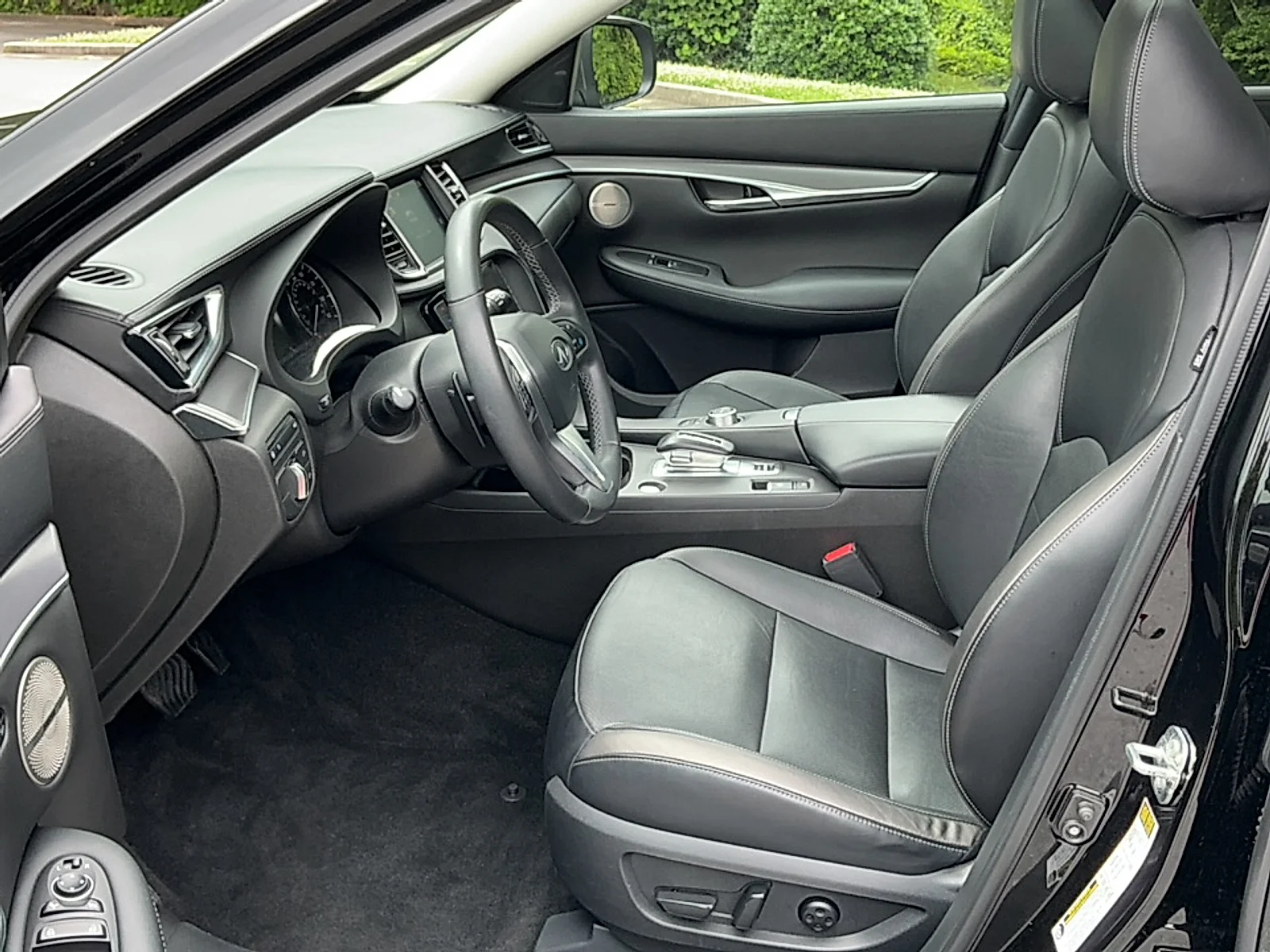 Used 2023 Black Obsidian INFINITI LUXE image 13