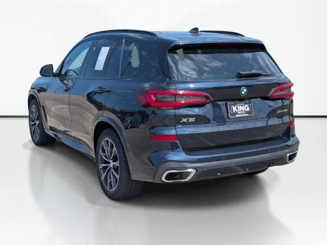 Used 2022 Black BMW xDrive40i image 9
