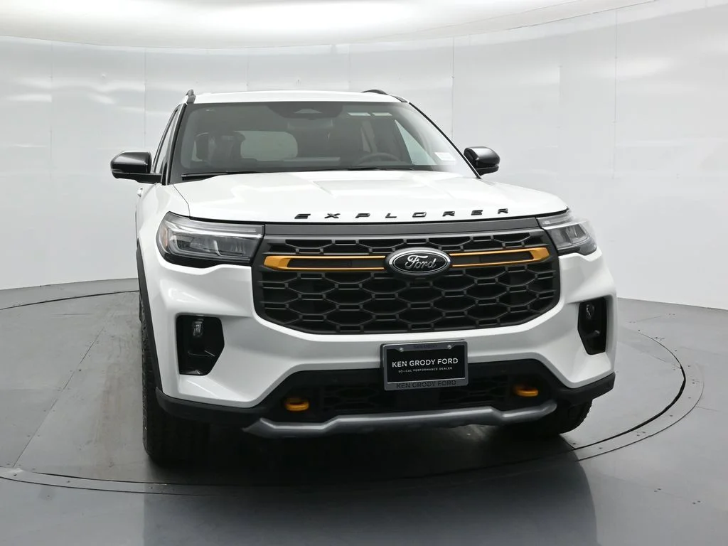 New 2026 Star White Metallic Tri-Coat Ford Tremor image 55