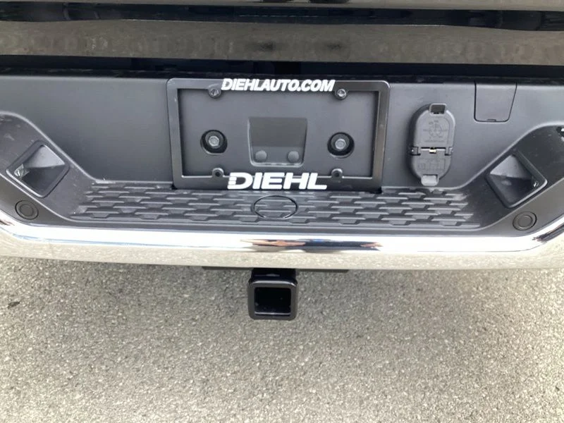 New 2026 Diamond Black Crystal Pearl-Coat Exterior Paint RAM Laramie image 12