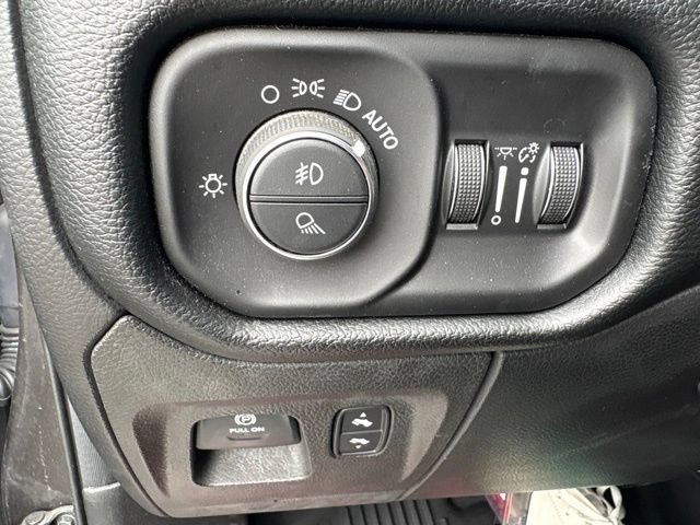 Used 2019 Granite Crystal Metallic Clearcoat Ram Laramie image 21