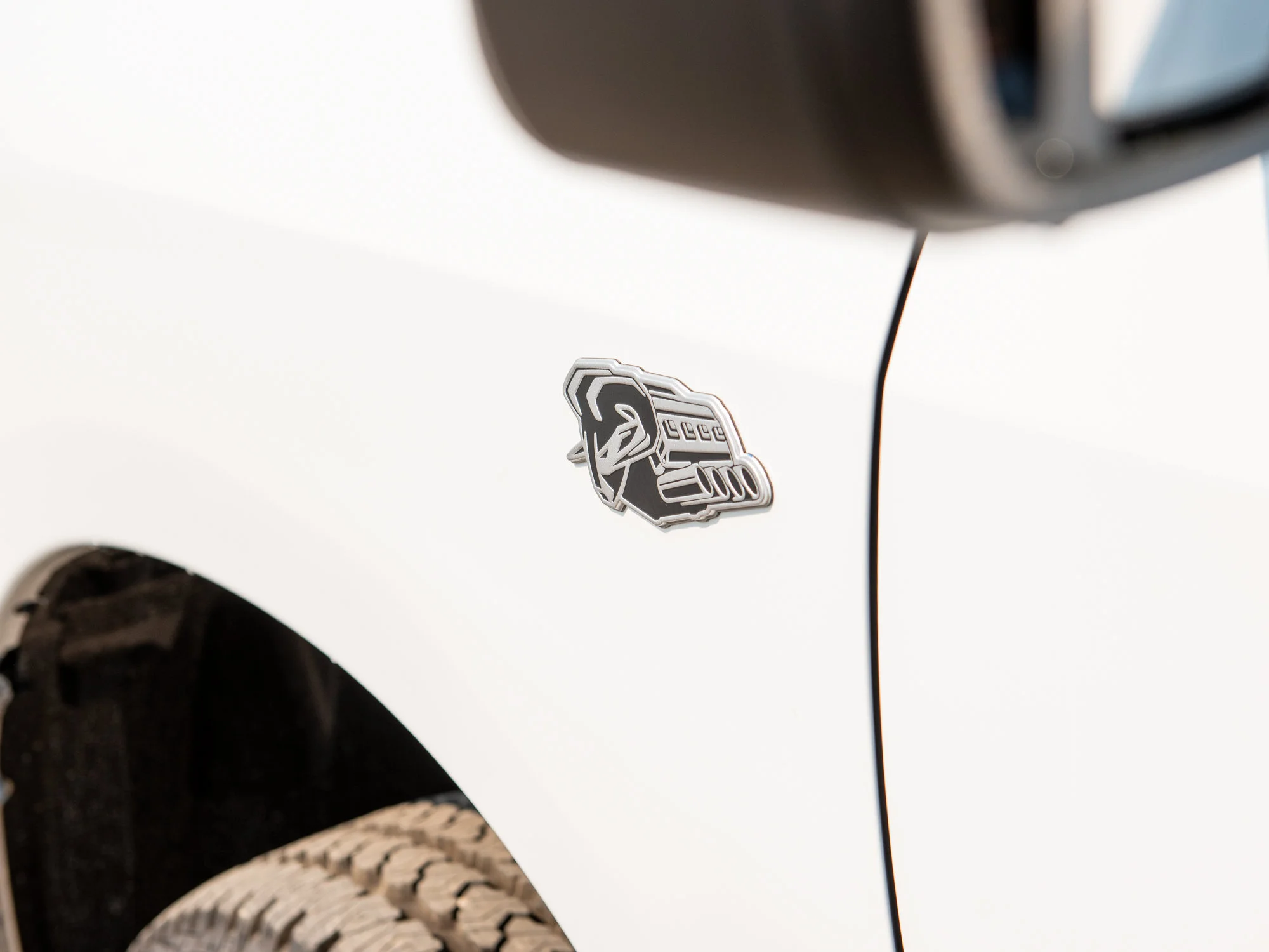 New 2027 White RAM Big Horn* Crew Cab 4x4, 8