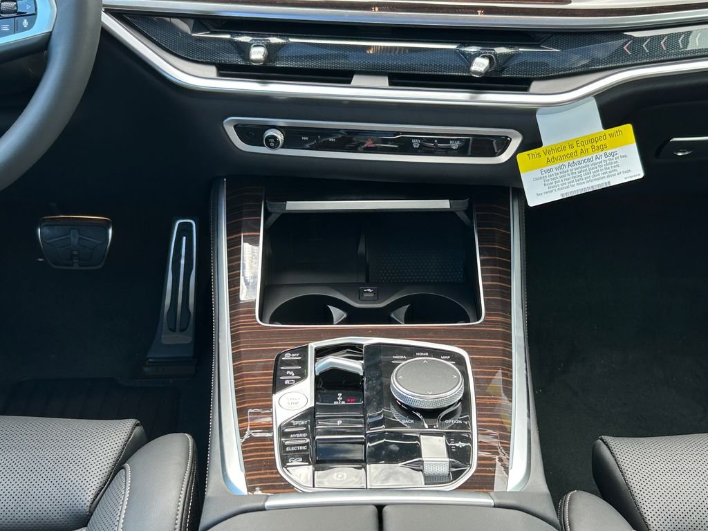 New 2026 Mineral White Metallic BMW xDrive50e image 27