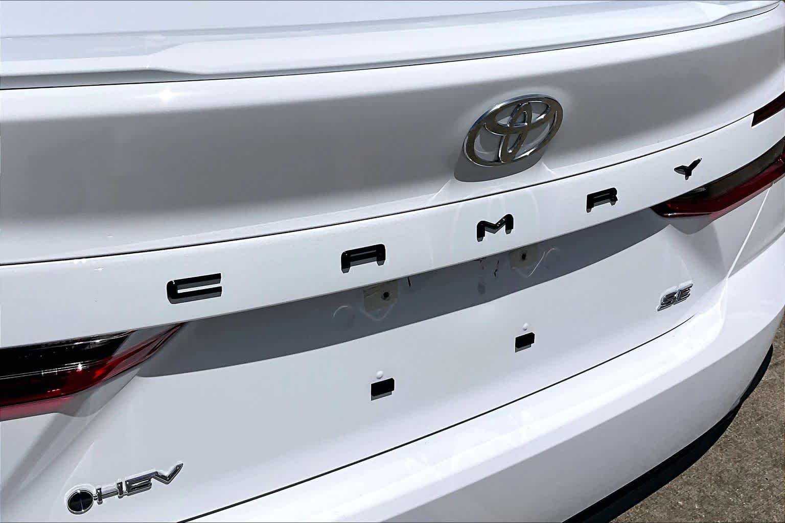 Used 2026 Ice Cap Toyota SE image 29