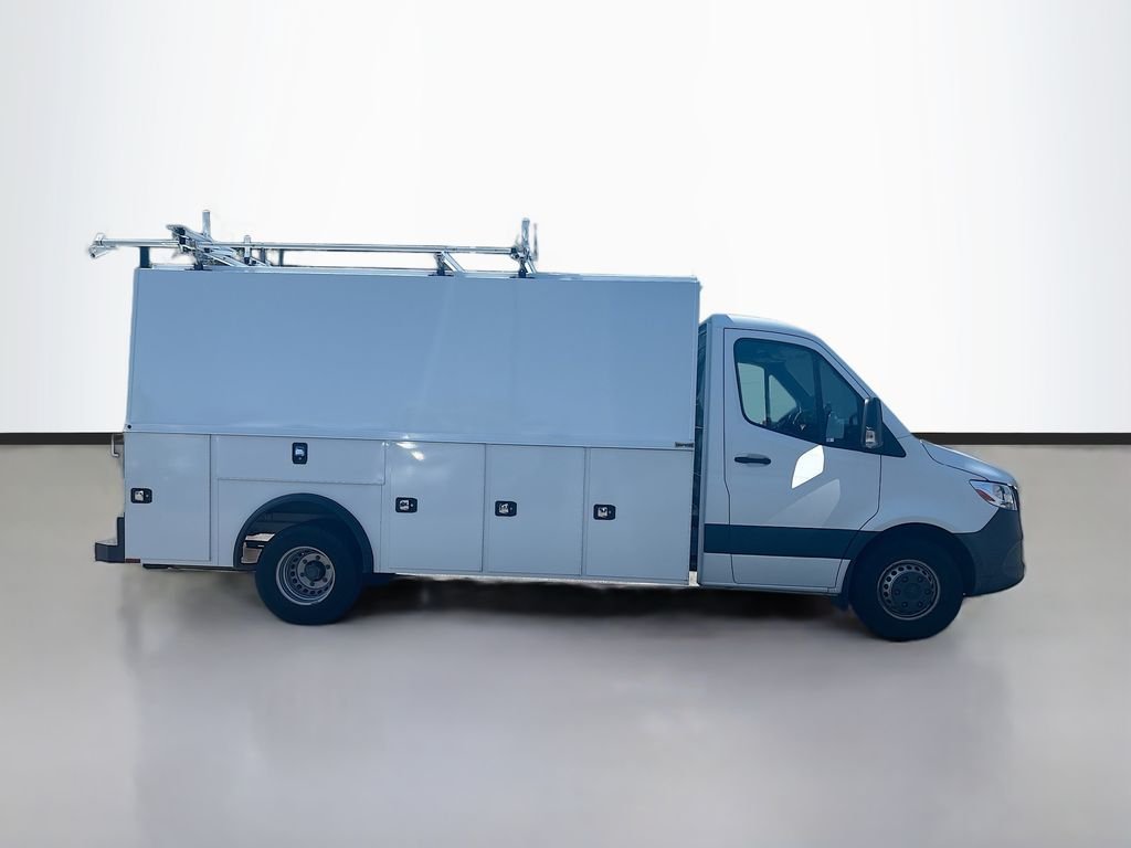 Used 2020  Mercedes-Benz Standard Roof V6 image 2