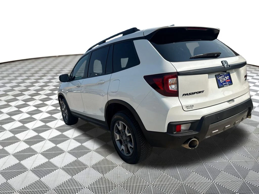 Certified Used 2022 Platinum White Pearl Honda AWD TRAILSPORT image 3