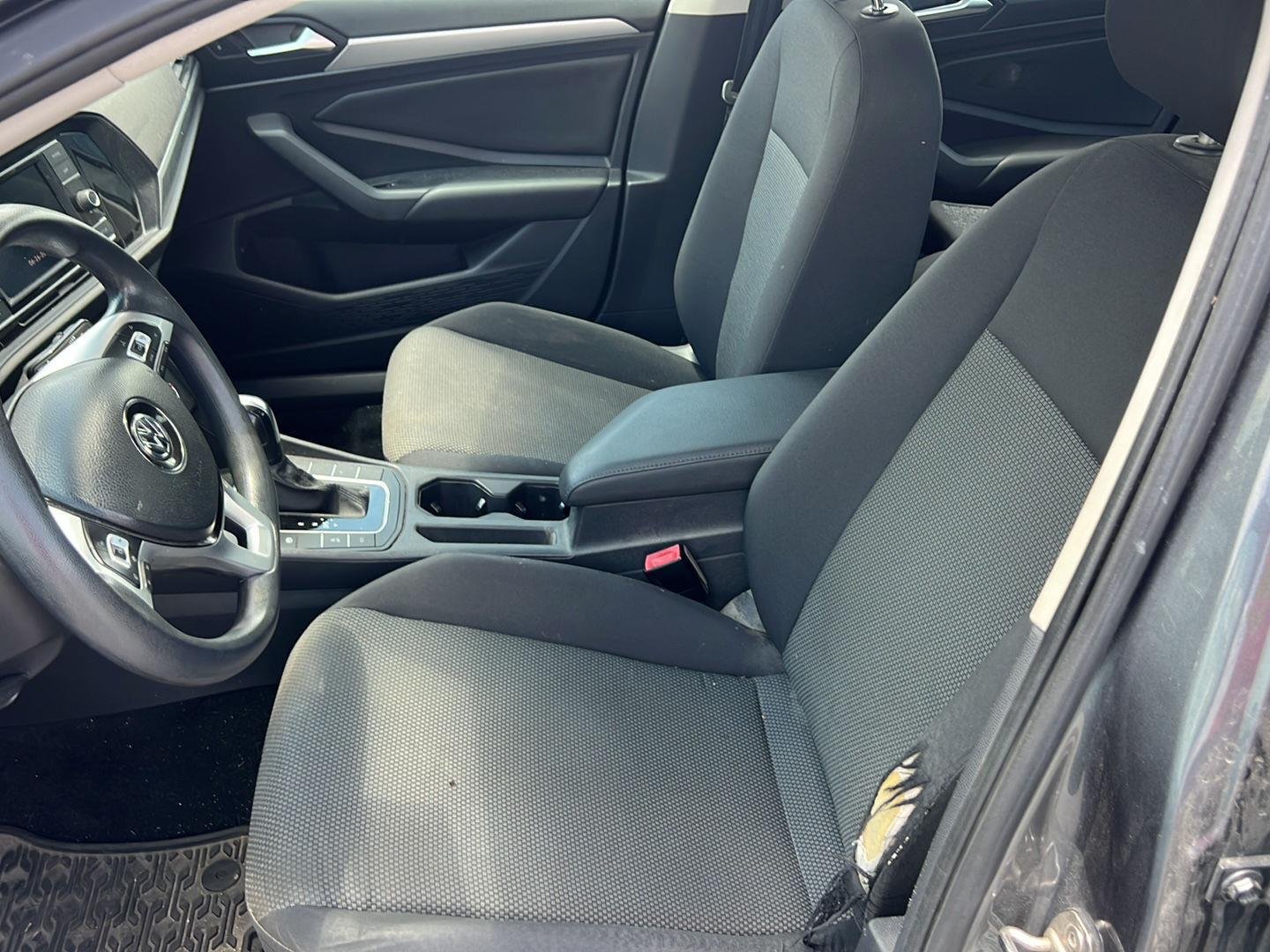 Used 2019 Platinum Gray Metallic Volkswagen SE image 10