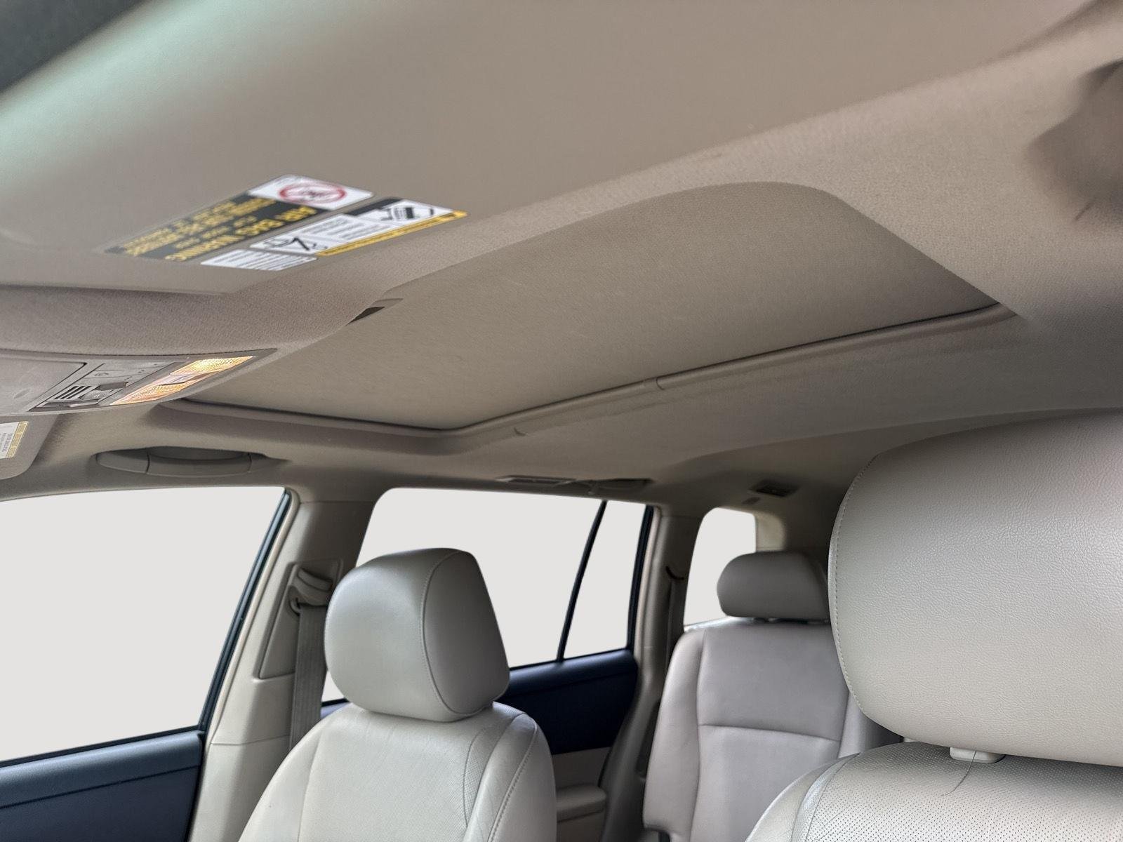 Used 2012 Blizzard Pearl Toyota Limited image 4