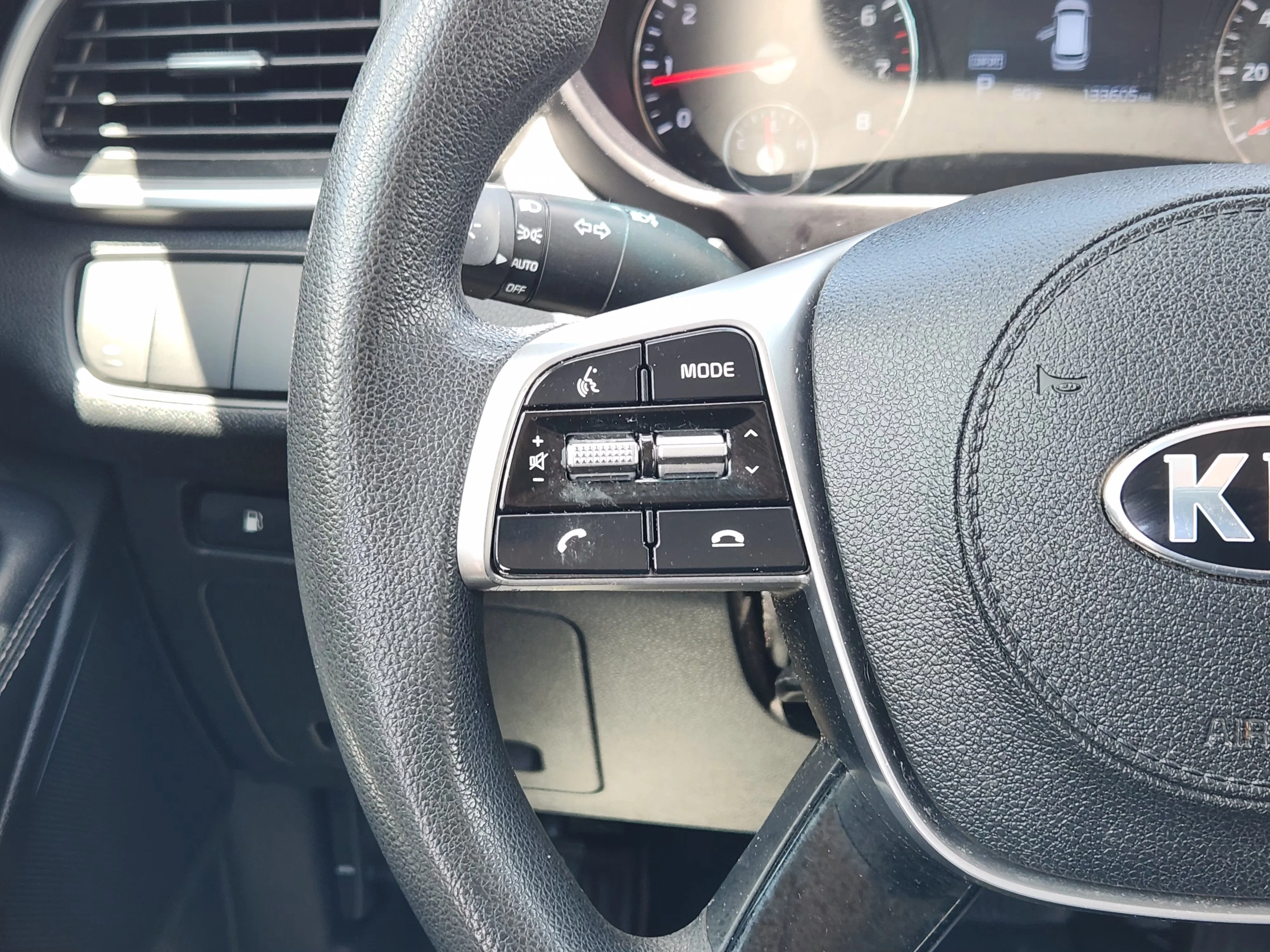 Used 2020 Everlasting Silver Kia L image 27