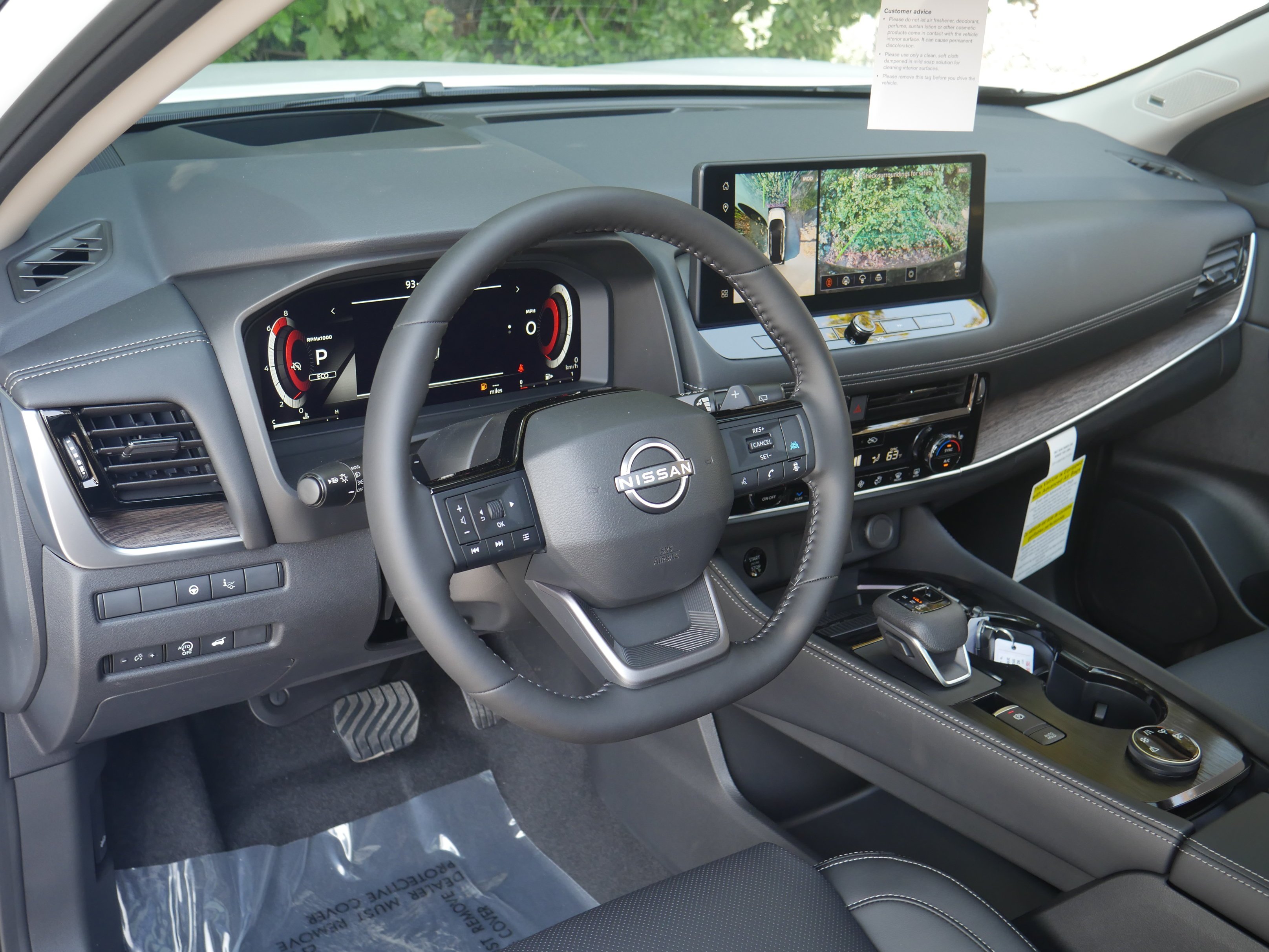 New 2026 Everest White Pearl TriCoat / Super Black Two-tone Nissan Platinum image 4