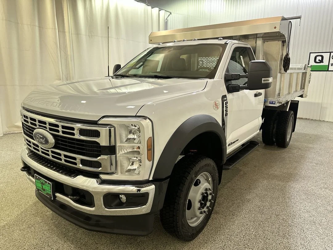 New 2025 Oxford White Ford F-550® XL image 4